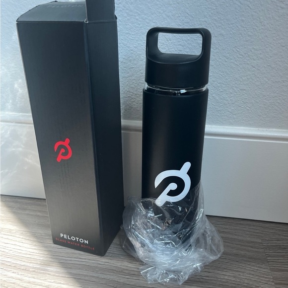 2 Peloton glass water bottle with protective sleeve - Picture 3 of 3